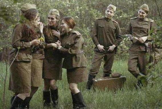 苏联女兵vs日本女孩子的相关图片