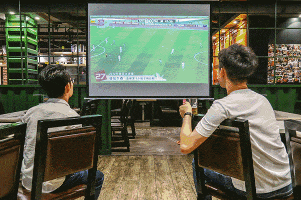 酒吧如何直播足球的相关图片